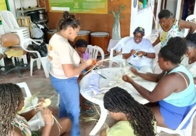 Prefeitura de Macaíba promove curso de trançado em fibra de carnaúba e cerâmica para mulheres da comunidade quilombola de Capoeiras