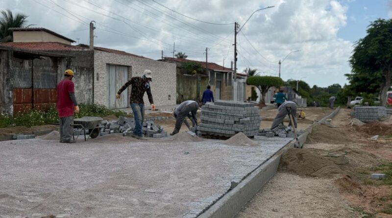 Avenida Jessé Pinto Freire recebe obra de pavimentação em piso intertravado