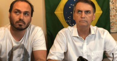 Eleições 2026 Bolsonaro articula lista de pré-candidatos para 2026, diz Carlos